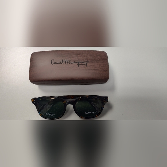 Ernest Hemingway Sunglasses - Picture 3 of 16